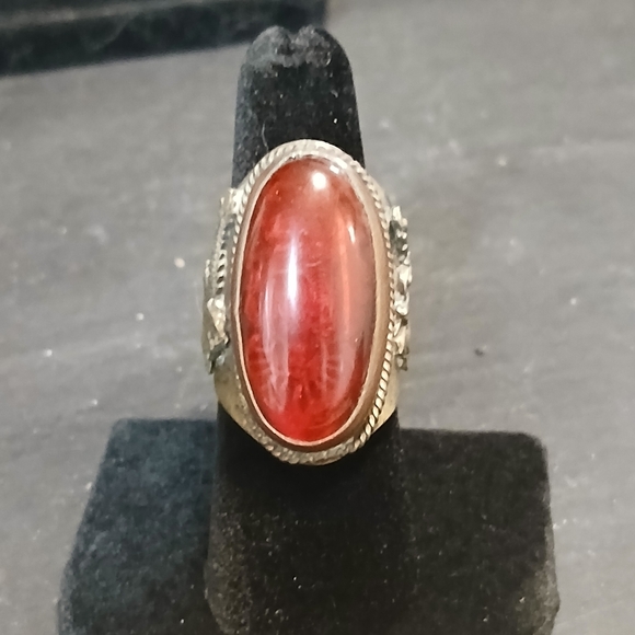 Vintage Red and Gold Tiebten Ring - Picture 2 of 10